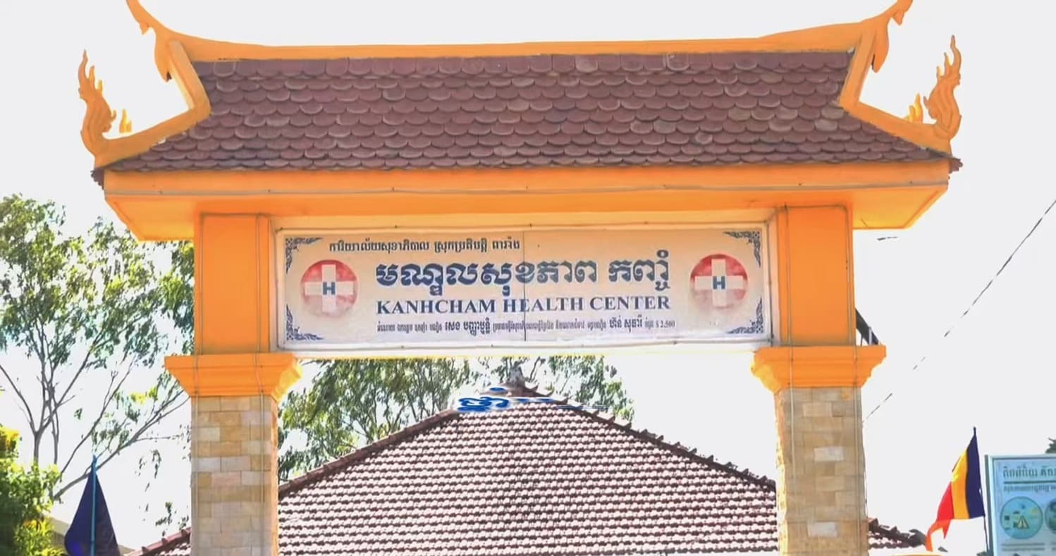 «ការការពារ ប្រសើរជាងការព្យាបាល! នៅមណ្ឌលសុខភាពកញ្ចំ ស្រុកពារាំង ខេត្តព្រៃវែង  អ្នកគ្រូ លោកគ្រូពេទ្យតែងតែយកចិត្តទុកដាក់ ពន្យល់ណែនាំយ៉ាងលម្អិតដល់ឪពុកម្តាយគ្រប់រូប អំពីសារសំខាន់នៃការនាំកូនៗមកចាក់ថ្នាំបង្ការ