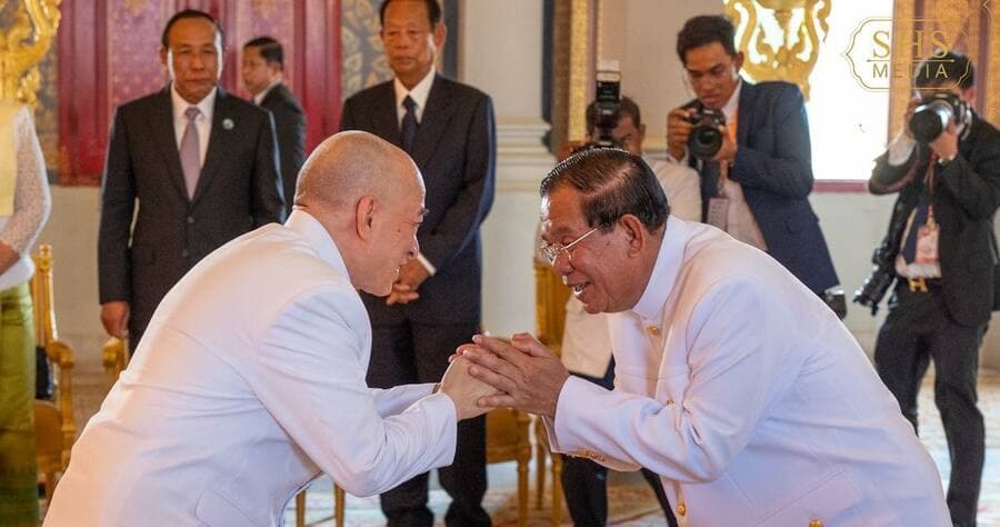 សម្តេចតេជោ ហ៊ុន សែន ក្រាបបង្គំទូលថ្វាយសារលិខិតថ្វាយព្រះពរ ព្រះករុណា ព្រះមហាក្សត្រ ក្នុងឱកាសដ៏នក្ខត្តឫក្ស ព្រះរាជពិធីគ្រងព្រះបរមរាជសម្បត្តិគម្រប់២២ព្រះវស្សា