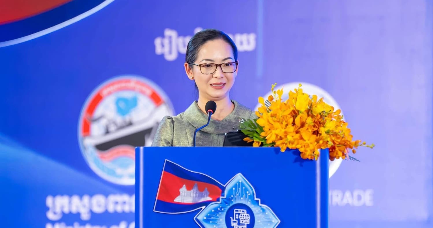 រដ្ឋមន្ត្រីក្រសួងពាណិជ្ជកម្ម លើកឡើងថា កម្ពុជាត្រូវបន្តពង្រឹងទាំងហេដ្ឋារចនាសម្ព័ន្ធរឹង និងហេដ្ឋារចនាសម្ព័ន្ធទន់សម្រាប់ពាណិជ្ជកម្មឌីជីថល ស្របតាមអាទិភាពរបស់រាជរដ្ឋាភិបាលកម្ពុជា នីតិកាលទី៧
