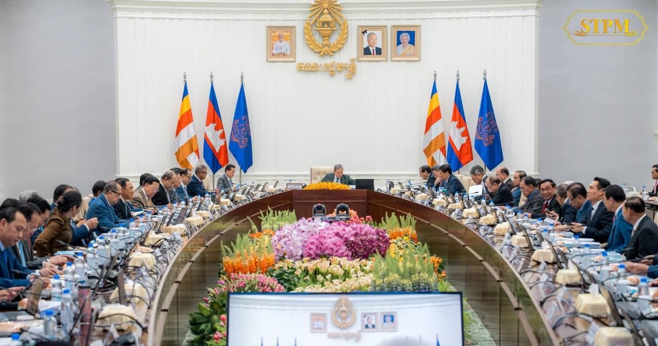ឆ្នាំ២០២៧ ចំណូលថវិកាថ្នាក់ជាតិត្រូវបានគ្រោងចំនួន ៣២ ៣២៧ប៊ីលានរៀល ត្រូវជា ១៣,៤៩% នៃផ.ស.ស. ឬកើនឡើងចំនួន ៦,៧% ធៀបនឹងច្បាប់ហិរញ្ញវត្ថុឆ្នាំ២០២៦
