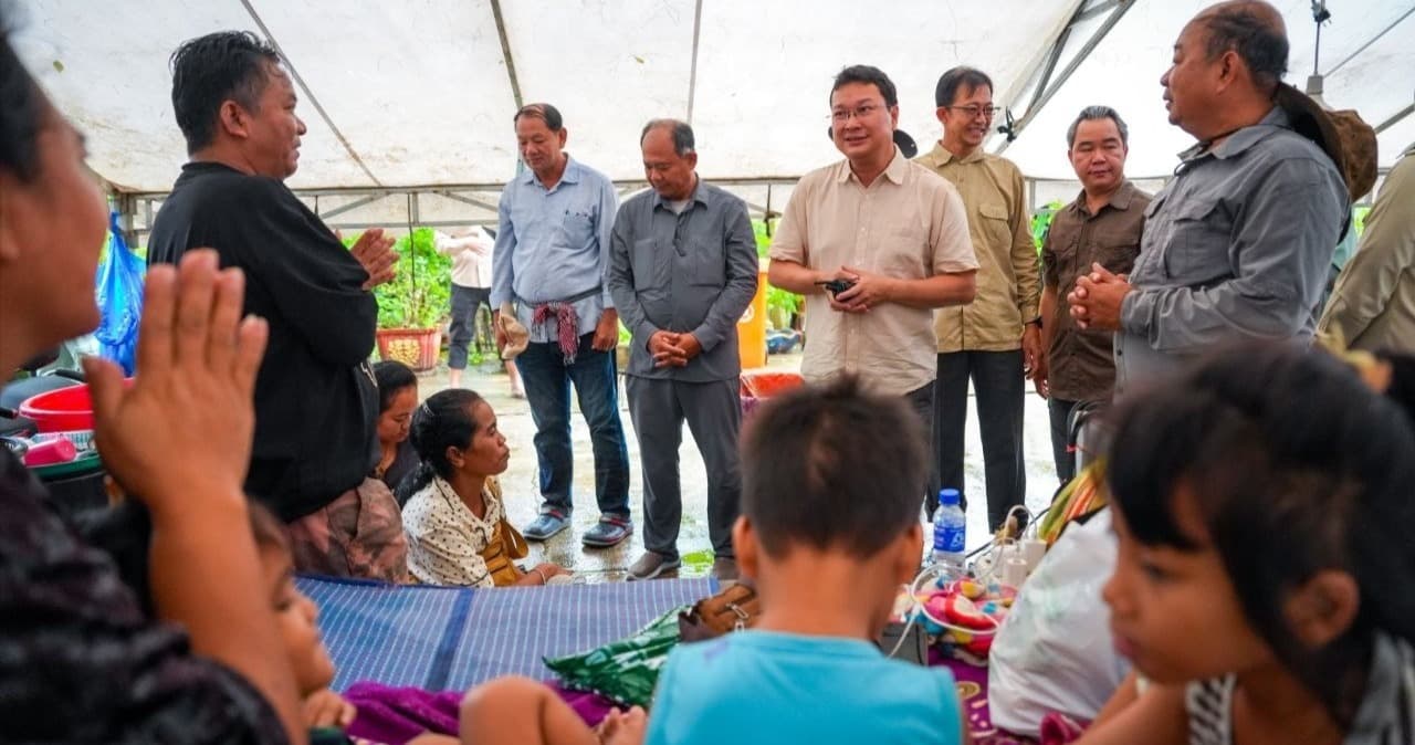 រដ្ឋមន្ត្រីក្រសួងកសិកម្ម ចុះសួរសុខទុក្ខ និងផ្តល់ជំនួយដល់ប្រជាពលរដ្ឋរងគ្រោះដោយទឹកជំនន់ក្នុងក្រុងប៉ោយប៉ែត