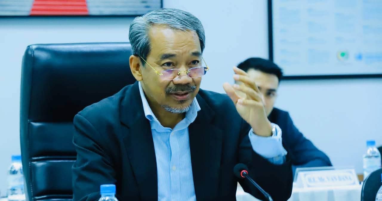 មន្ត្រីជាន់ខ្ពស់កម្ពុជា ជម្រាបជូននាយកអង្គការតស៊ូមតិសិទ្ធិមនុស្សនិងការងារអាស៊ី ថាជនភៀសសឹកកម្ពុជាជាង២ម៉ឺននាក់ មិនអាចត្រឡប់ទៅលំនៅឋានវិញបាន ទោះបីជាមានកិច្ចព្រមព្រៀងស្តីពីបទឈប់បាញ់ រវាងប្រទេសកម្ពុជា និងប្រទេសថៃក៏ដោយ