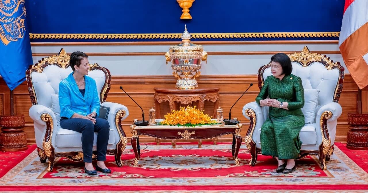 សម្តេចប្រធានរដ្ឋសភា អនុញ្ញាតឱ្យលោកជំទាវ Silke Röfer ឯកអគ្គរដ្ឋទូតតែងតាំងថ្មីនៃសាធារណរដ្ឋ សហព័ន្ធអាល្លឺម៉ង់ ប្រចាំកម្ពុជា ចូលជួបសម្តែងការគួរសម និងពិភាក្សាការងារ