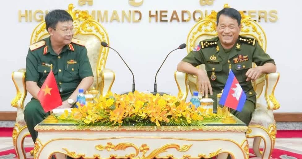 ឯកឧត្តម នាយឧត្តមសេនីយ៍ វង្ស ពិសេន អនុញ្ញាតឱ្យគណៈប្រតិភូស្នងការប្រយុទ្ធកងទ័ពប្រជាជនវៀតណាម ចូលជួបសម្ដែងការគួរសម