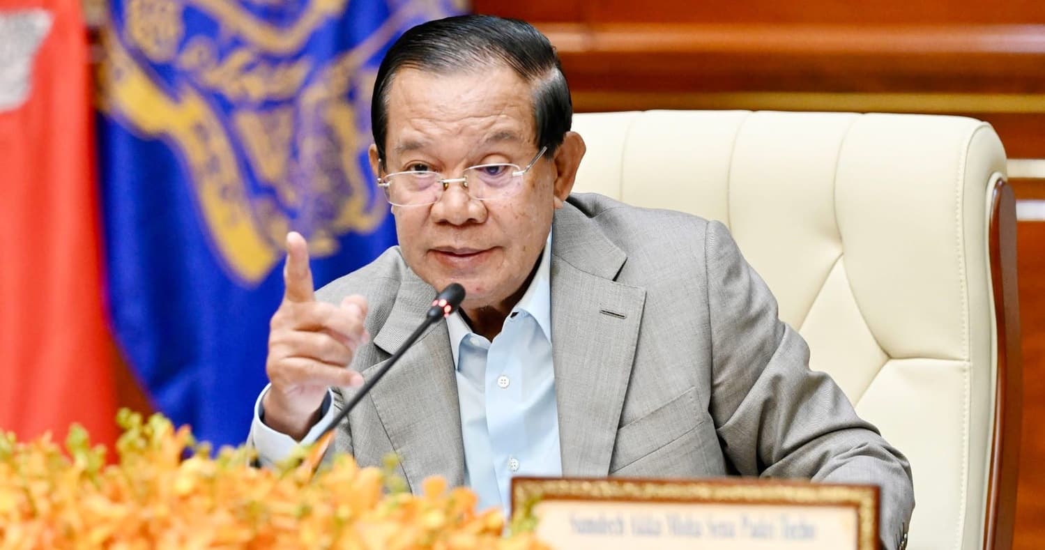 សម្តេចតេជោ៖ គួរអស់សំណើច ដែលមេក្រុមជ្រុលនិយមចេញមកអះអាងថា សៀវភៅអំពីយុទ្ធសាស្ត្រត្រីកោណ ជាការក្លែងប្រវត្តិសាស្ត្របំភ្លៃប្រវត្តិសាស្ត្រឬកុហក់ប្រវត្តិសាស្ត្រ ទាំងខ្លួនមិនទាន់បានអាន