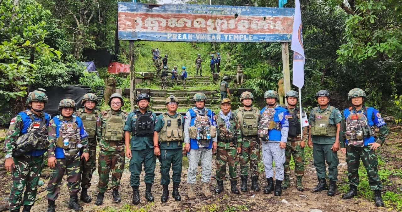 ក្រុមអ្នកសង្កេតការណ៍អាស៊ាន ចុះសង្កេតការណ៍ ផ្ទៀងផ្ទាត់ និងរាយការណ៍អំពីស្ថានភាពតាមបណ្តោយព្រំដែនកម្ពុជា-ថៃ នៅតំបន់ប្រាសាទព្រះវិហារ