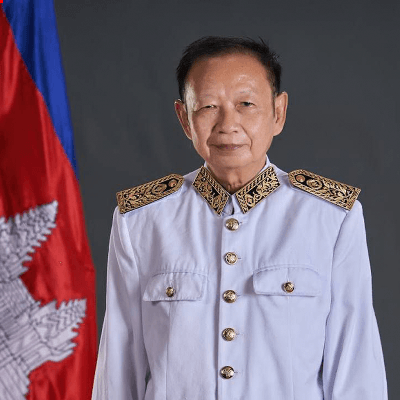 ឯកឧត្តម អុិន ឆាយ
