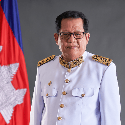 ឯកឧត្តម ពេញ យ៉ាត