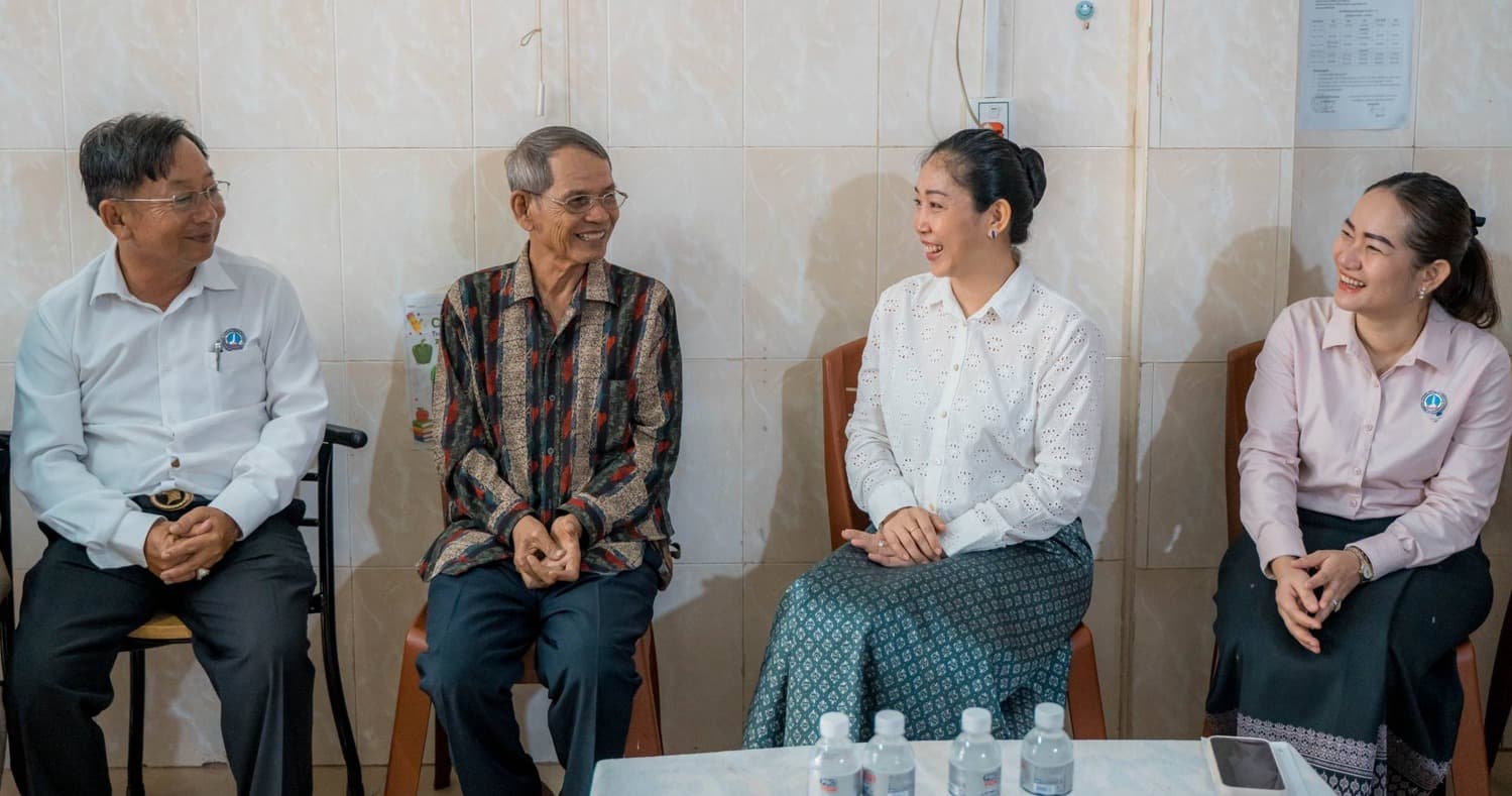 លោកជំទាវ ទុយ សិរីរតនៈ បន្តចុះសួរសុខទុក្ខនិវត្តជន ដែលជាអតីតមន្ត្រីរាជការបម្រើការងារនៅក្រសួងព័ត៌មាន